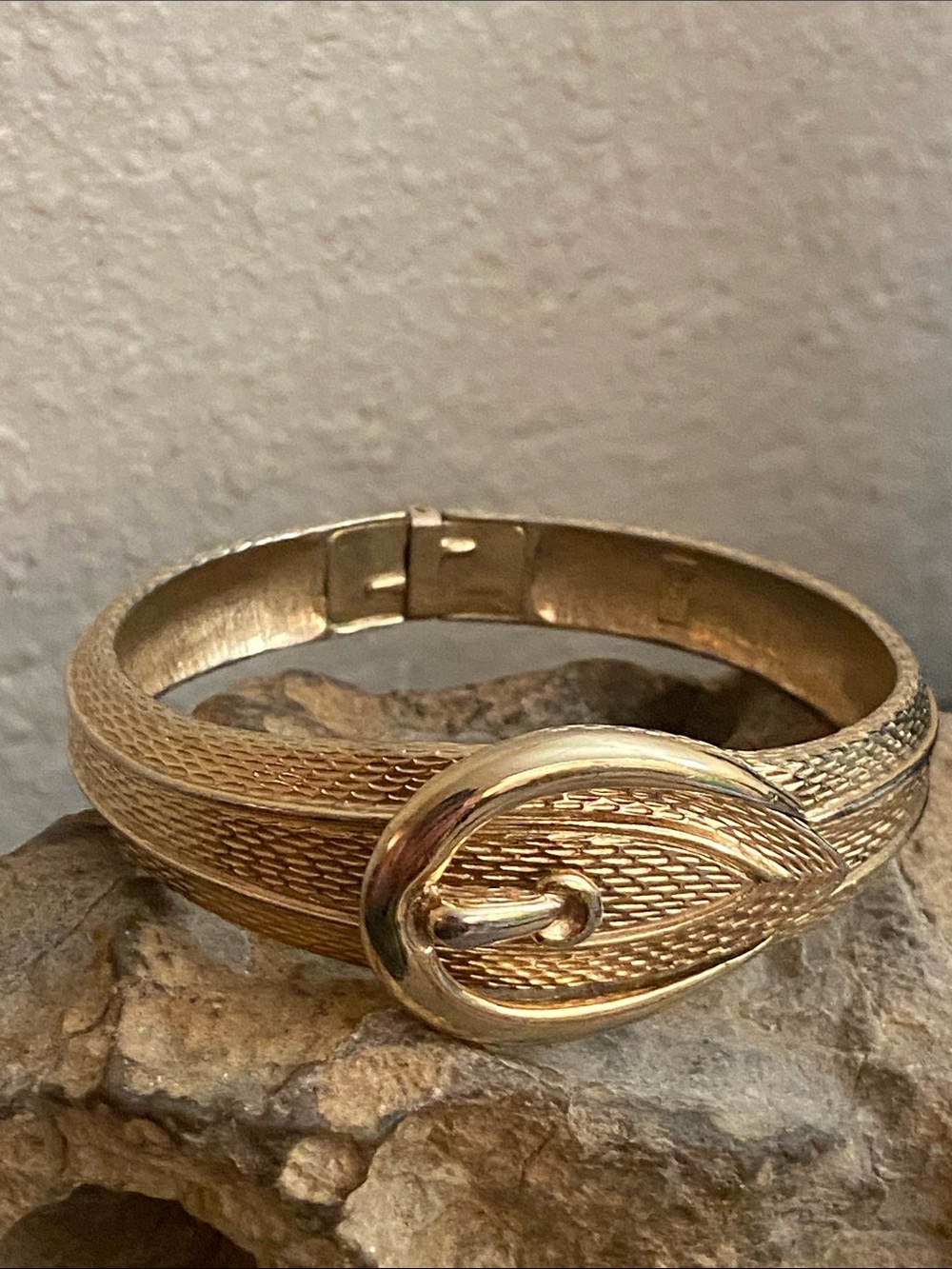 Vintage AVON Gold Tone Belt Buckle Clamper Bracelet